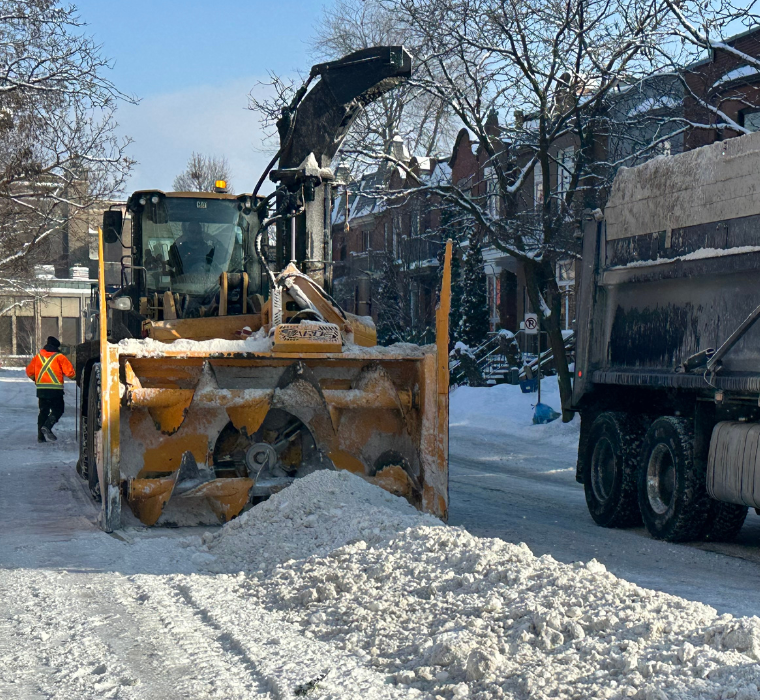 opération de déneigement en cours