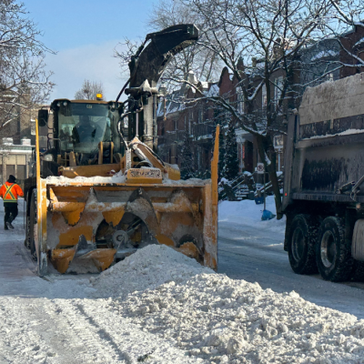 opération de déneigement en cours