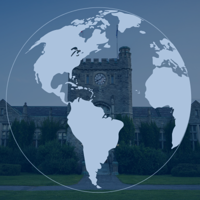 Un graphique de la terre superposé sur une photo de l'hôtel de ville